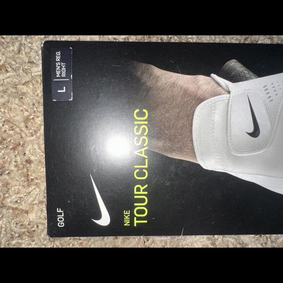 Nike Tour Classic Men’s Regular White Right Golf Glove New - Picture 2 of 12